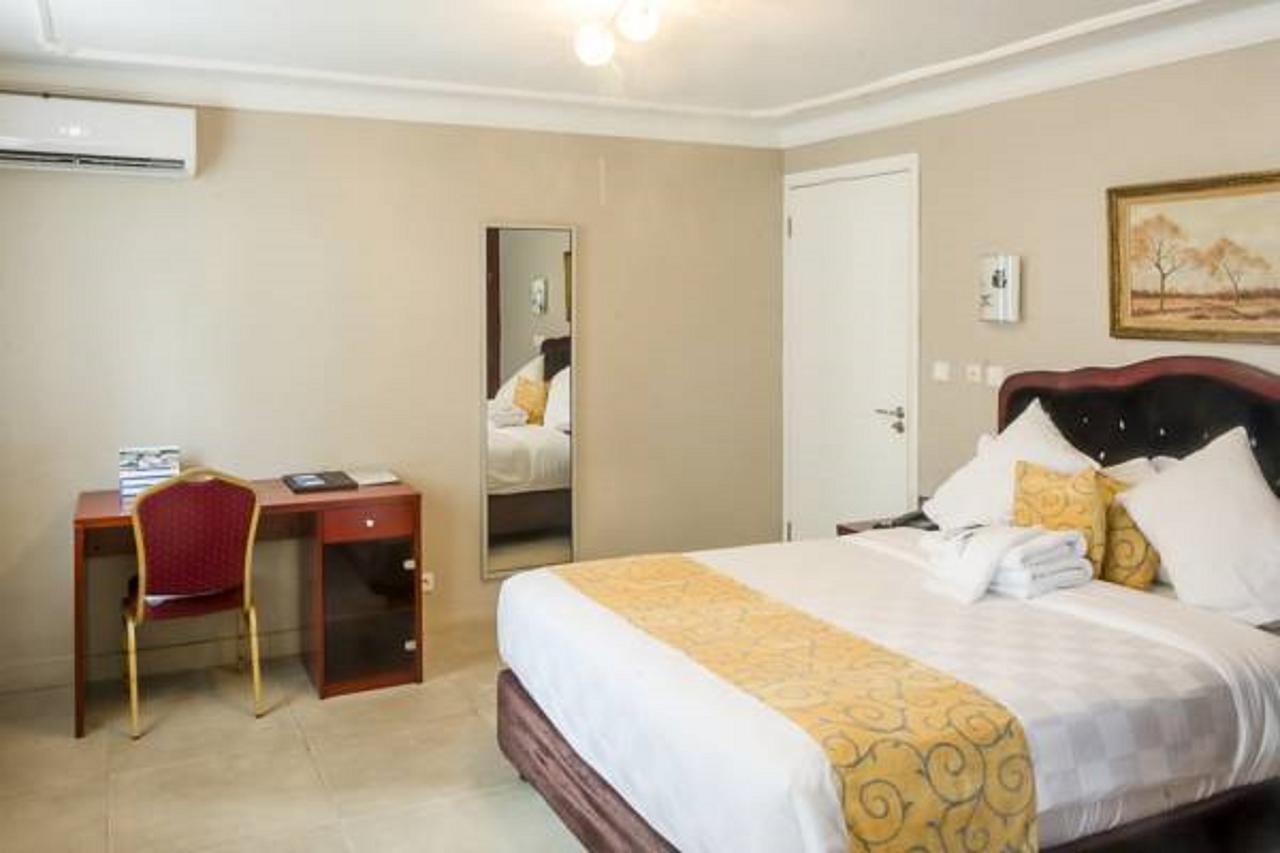 Hotel La Falaise Bonanjo Douala Ngoại thất bức ảnh