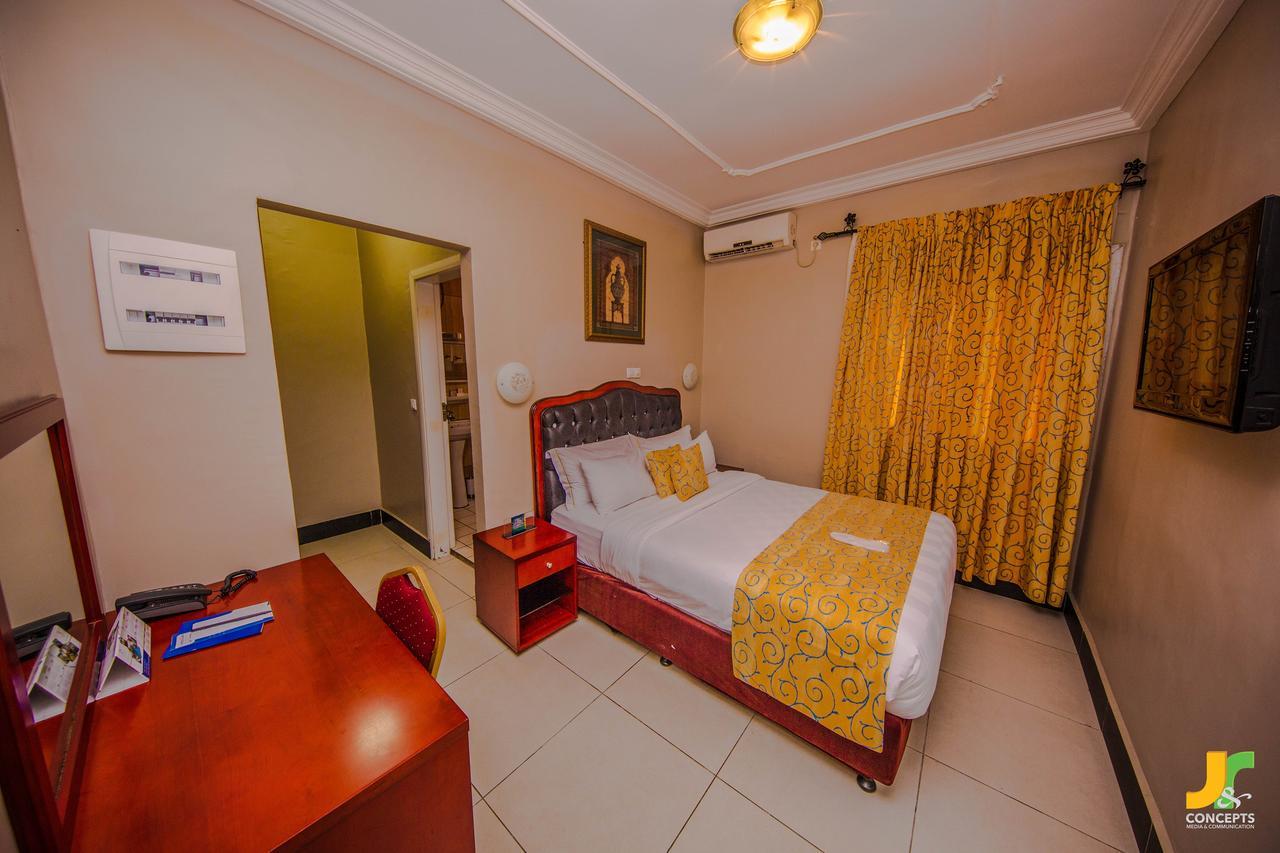 Hotel La Falaise Bonanjo Douala Ngoại thất bức ảnh